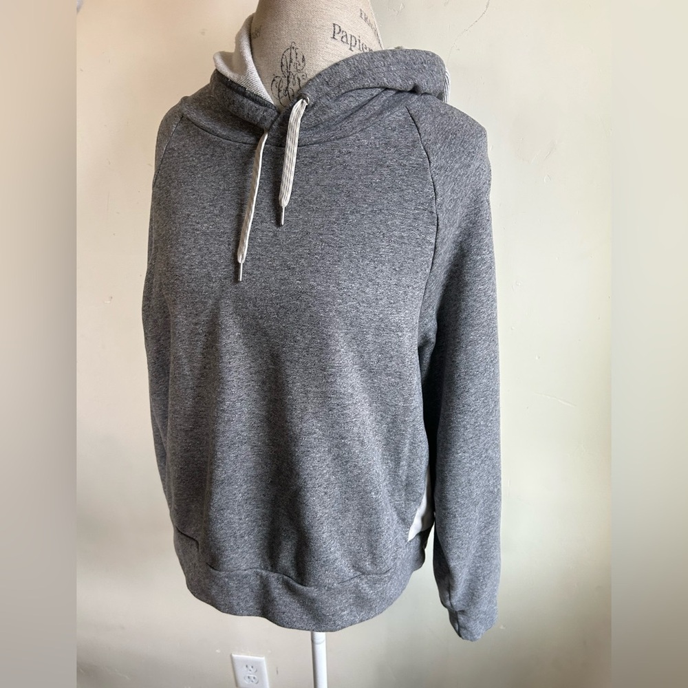 Vuori hoodie women’s L boxy gray white beige side stripes drawstring + pull tag